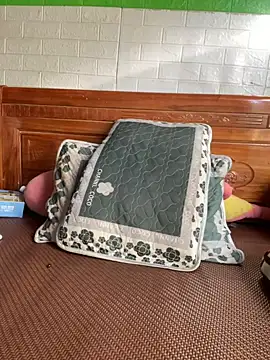 Old girl online show from October 21, 2025, 8:36 am