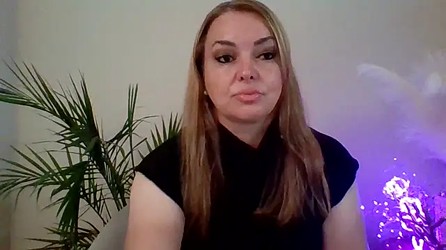 Snapshot of Eshavira chatting on September 14, 2025, 1:39 am Eshavira online show from September 14, 2025, 1:39 am