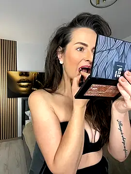 Snapshot of BarbaraXoXoX chatting on October 16, 2025, 5:05 am BarbaraXoXoX online show from October 16, 2025, 5:05 am