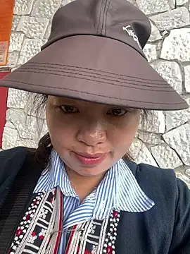 Snapshot of Nhung584 chatting on September 18, 2025, 5:43 am Nhung584 online show from September 18, 2025, 5:43 am