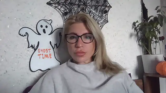 Snapshot of fox_red_lady7 chatting on October 30, 2025, 6:44 am fox red lady7 online show from October 30, 2025, 6:44 am