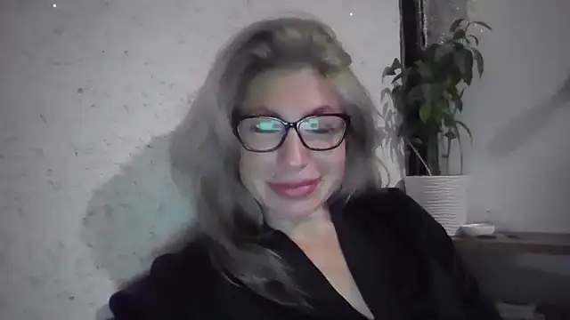 Snapshot of fox_red_lady7 chatting on November 12, 2025, 8:34 pm fox red lady7 online show from November 12, 2025, 8:34 pm