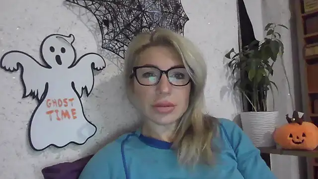 Snapshot of fox_red_lady7 chatting on October 27, 2025, 6:58 am fox red lady7 online show from October 27, 2025, 6:58 am