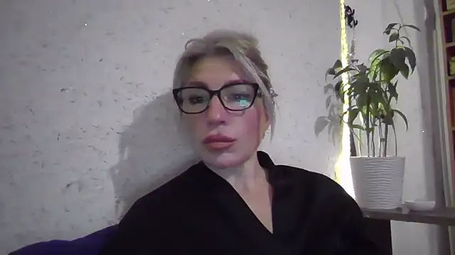 fox red lady7 online show from November 17, 2025, 5:06 pm