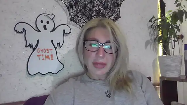 Snapshot of fox_red_lady7 chatting on October 30, 2025, 8:39 pm fox red lady7 online show from October 30, 2025, 8:39 pm