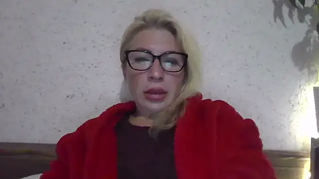 Snapshot of fox_red_lady7 chatting on October 5, 2025, 7:04 pm fox red lady7 online show from October 5, 2025, 7:04 pm