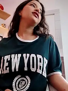 Snapshot of LUNAA___ chatting on October 6, 2025, 3:40 am LUNAA    online show from October 6, 2025, 3:40 am