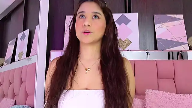 Snapshot of CriistallMuller chatting on October 8, 2025, 4:36 am CriistallMuller online show from October 8, 2025, 4:36 am