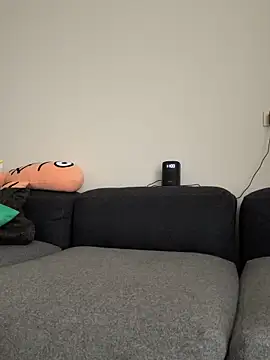 sonwmelt1 online show from September 28, 2025, 3:02 am