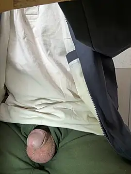 sonwmelt1 online show from April 13, 2026, 7:12 am