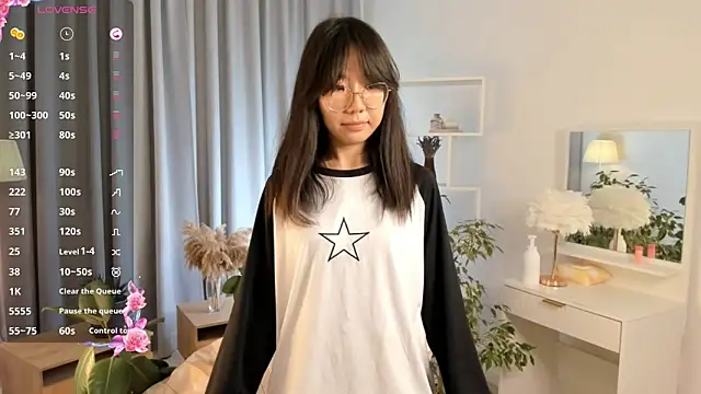 UdelaDodson online show from October 3, 2025, 3:02 pm