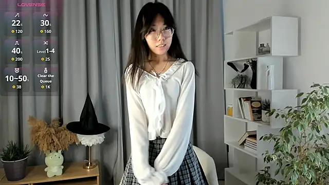 UdelaDodson online show from October 15, 2025, 1:26 am