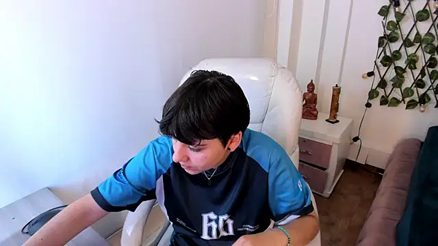 Nathaly ds online show from November 21, 2025, 7:35 pm