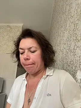 Snapshot of Kiravix chatting on October 9, 2025, 4:57 am Kiravix online show from October 9, 2025, 4:57 am