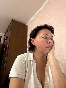 Snapshot of Kiravix chatting on October 27, 2025, 10:38 am Kiravix online show from October 27, 2025, 10:38 am