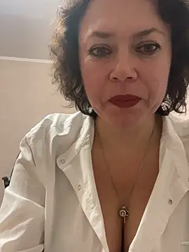 Kiravix online show from December 2, 2025, 7:26 pm