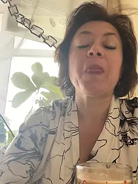 Snapshot of Kiravix chatting on September 19, 2025, 7:34 am Kiravix online show from September 19, 2025, 7:34 am