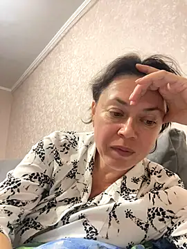 Snapshot of Kiravix chatting on October 10, 2025, 5:47 pm Kiravix online show from October 10, 2025, 5:47 pm