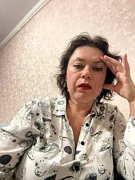 Kiravix online show from November 18, 2025, 6:44 pm