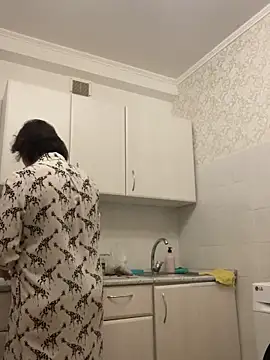 Snapshot of Kiravix chatting on October 8, 2025, 3:02 pm Kiravix online show from October 8, 2025, 3:02 pm