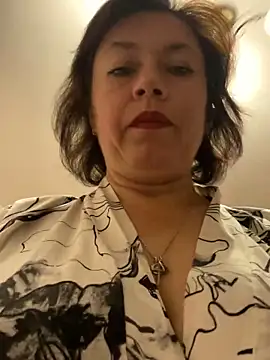 Kiravix online show from November 28, 2025, 7:14 pm