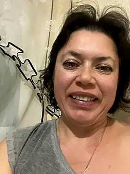 Snapshot of Kiravix chatting on September 17, 2025, 7:49 pm Kiravix online show from September 17, 2025, 7:49 pm