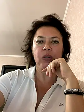 Snapshot of Kiravix chatting on September 24, 2025, 12:22 pm Kiravix online show from September 24, 2025, 12:22 pm