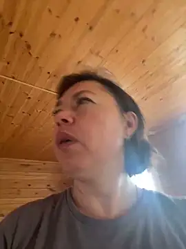 Snapshot of Kiravix chatting on October 4, 2025, 4:58 am Kiravix online show from October 4, 2025, 4:58 am