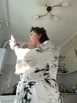 Snapshot of Kiravix chatting on October 2, 2025, 5:44 am Kiravix online show from October 2, 2025, 5:44 am