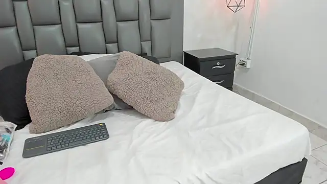 dakota roussee online show from November 15, 2025, 12:31 pm