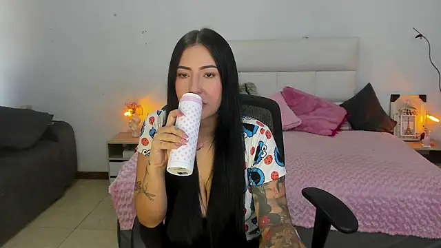 hannahdvil1 online show from March 26, 2026, 12:25 pm