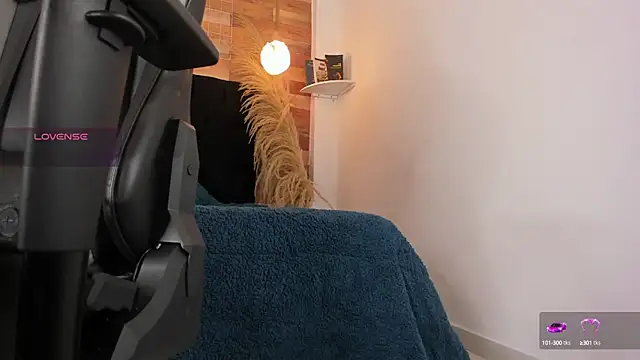 Snapshot of Emily_brown04 chatting on October 10, 2025, 11:33 am Emily brown04 online show from October 10, 2025, 11:33 am