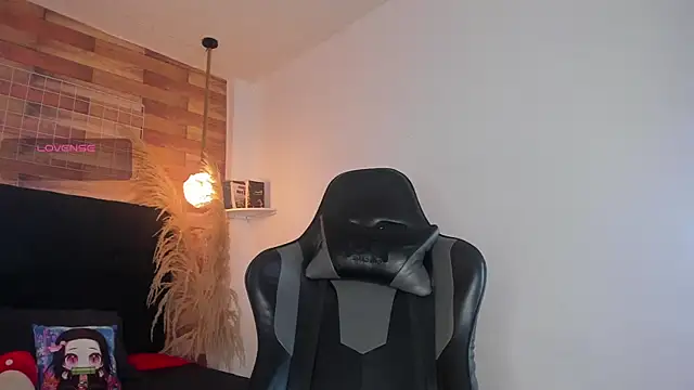 Snapshot of Emily_brown04 chatting on October 24, 2025, 1:10 pm Emily brown04 online show from October 24, 2025, 1:10 pm