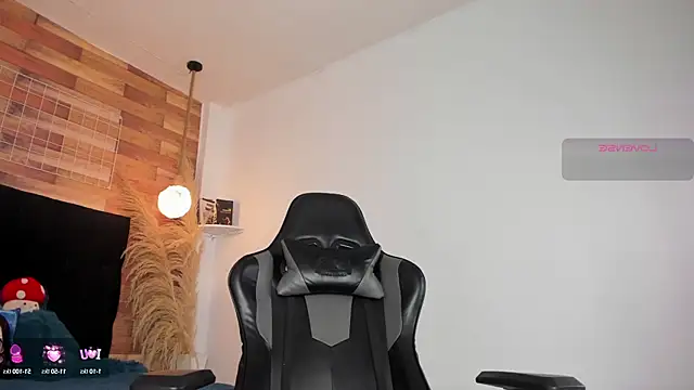 Snapshot of Emily_brown04 chatting on October 3, 2025, 10:28 am Emily brown04 online show from October 3, 2025, 10:28 am