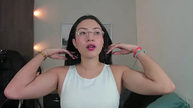 victoria flores1 online show from November 7, 2025, 4:22 pm