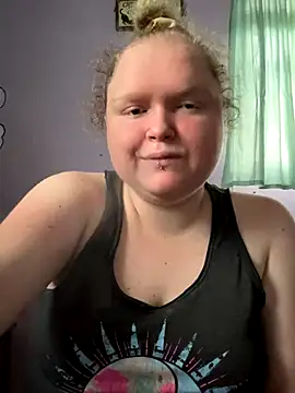 Snapshot of KadiSparkle chatting on September 24, 2025, 3:40 pm KadiSparkle online show from September 24, 2025, 3:40 pm