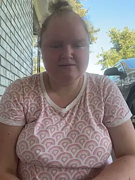 Snapshot of KadiSparkle chatting on September 22, 2025, 10:38 pm KadiSparkle online show from September 22, 2025, 10:38 pm