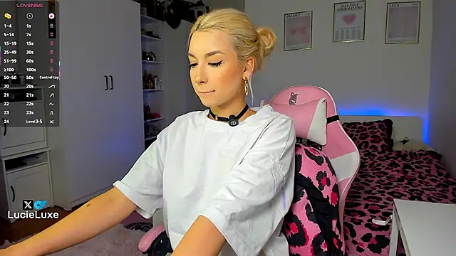 Snapshot of LucyPaigee chatting on October 27, 2025, 4:41 pm LucyPaigee online show from October 27, 2025, 4:41 pm