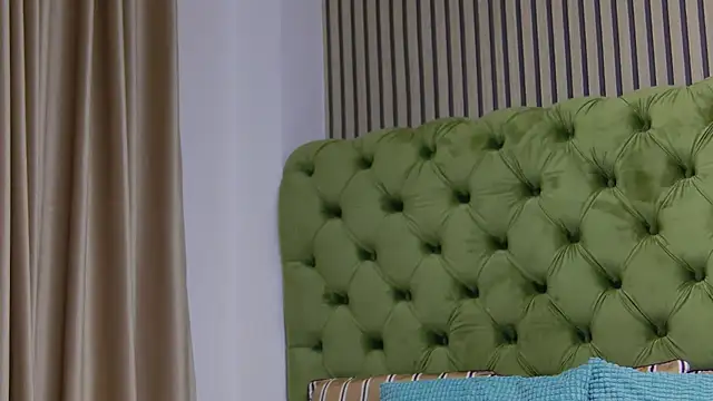 Snapshot of LunaHart chatting on October 7, 2025, 7:04 pm LunaHart online show from October 7, 2025, 7:04 pm