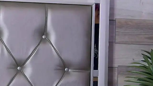 LunaHart online show from April 7, 2026, 2:57 am