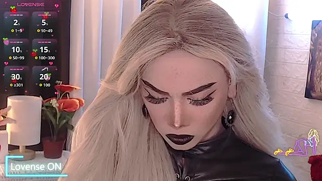 Snapshot of Your_valentina_goddess chatting on October 6, 2025, 2:24 am Your valentina goddess online show from October 6, 2025, 2:24 am