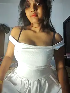 Snapshot of RAYI_Queen_2 chatting on October 17, 2025, 1:13 pm RAYI Queen 2 online show from October 17, 2025, 1:13 pm