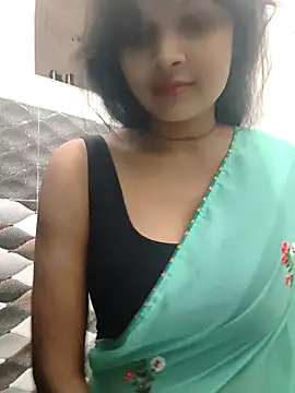 Snapshot of RAYI_Queen_2 chatting on October 21, 2025, 6:07 pm RAYI Queen 2 online show from October 21, 2025, 6:07 pm