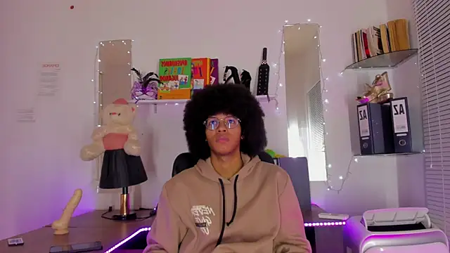 Snapshot of DEAMOL chatting on October 3, 2025, 6:15 am DEAMOL online show from October 3, 2025, 6:15 am