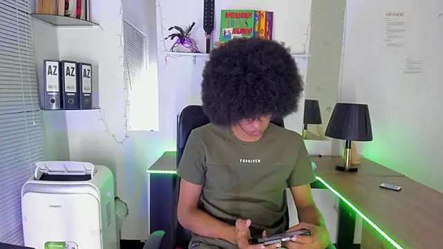 Snapshot of DEAMOL chatting on November 7, 2025, 6:34 pm DEAMOL online show from November 7, 2025, 6:34 pm