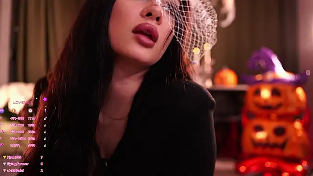 MaryHols online show from October 31, 2025, 4:14 pm