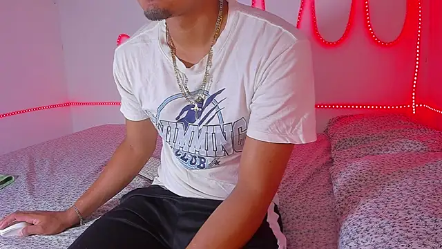 Snapshot of Dulce_TentacionLatina chatting on October 6, 2025, 10:10 pm Dulce TentacionLatina online show from October 6, 2025, 10:10 pm