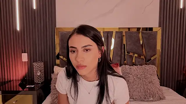 ScarletTorres online show from July 17, 2026, 6:05 pm