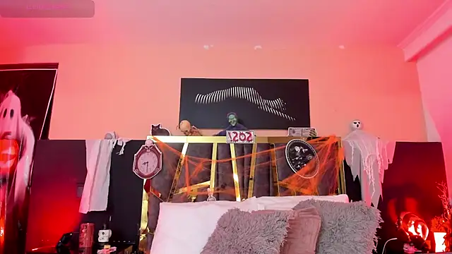 Snapshot of ScarletTorres chatting on October 27, 2025, 5:36 pm ScarletTorres online show from October 27, 2025, 5:36 pm