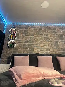 Melissa coll online show from February 10, 2026, 4:33 am